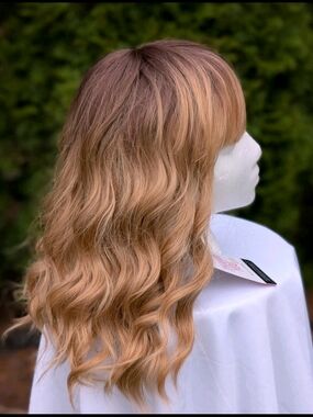 NWOT Nnzes Synthetic Wig with Bangs Dark Roots Golden Blonde